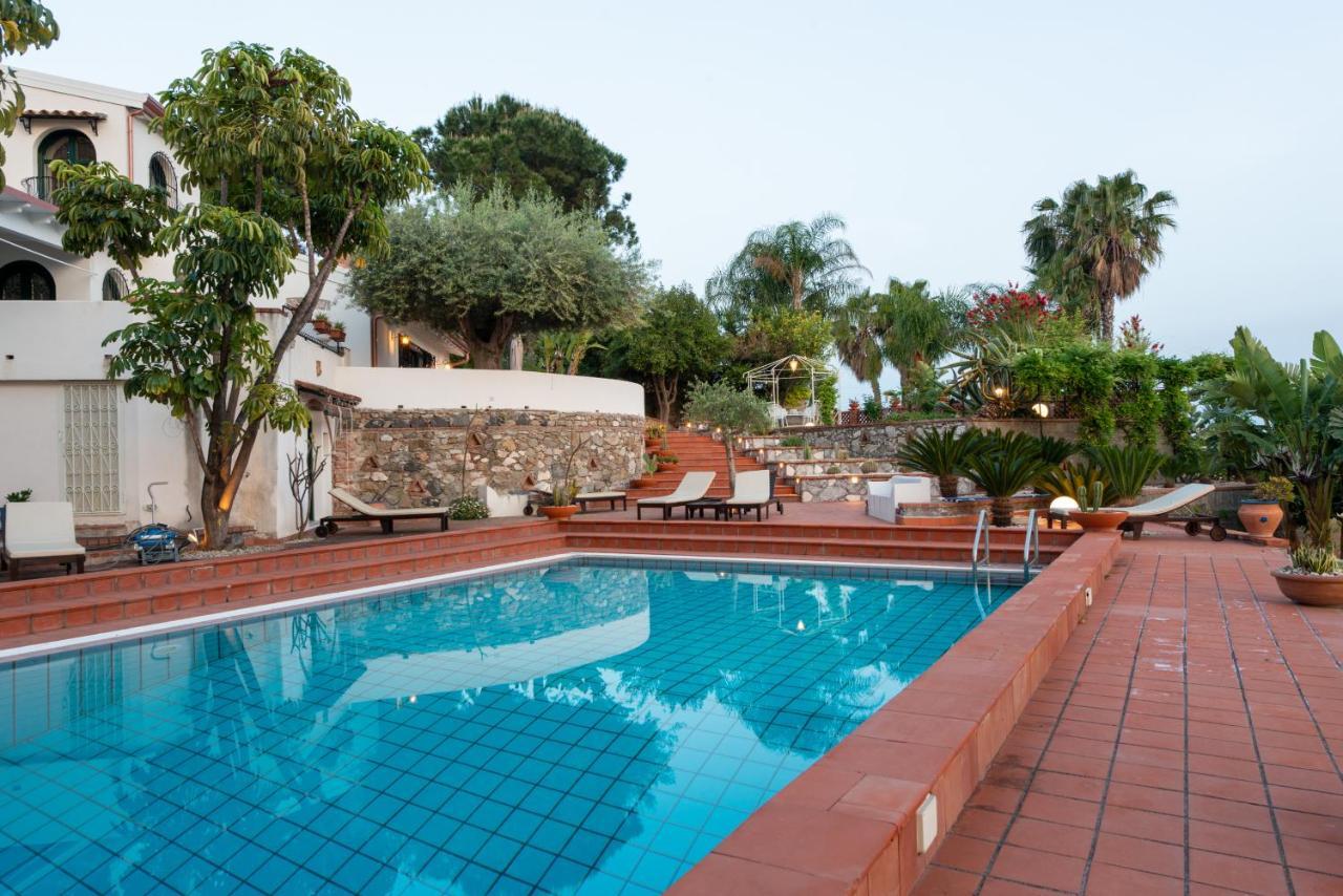 Villa With Pool & Jacuzzi Taormina Exterior foto